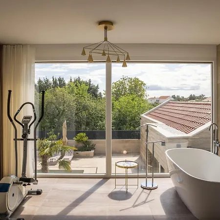 Salt And Stone * Nin