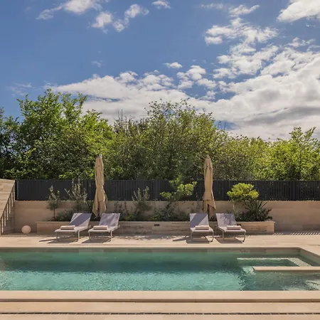 Salt And Stone Holiday home Nin